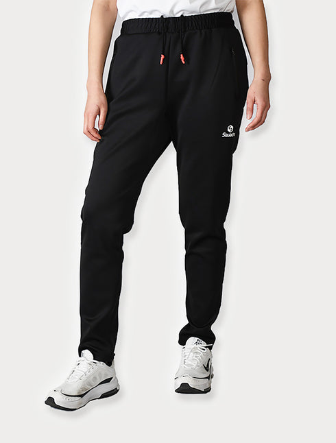 スクアドラ / テーパードスリム・ジャージロングパンツ / トレーニングを進化させる、ストレスフリーのストレッチ素材。