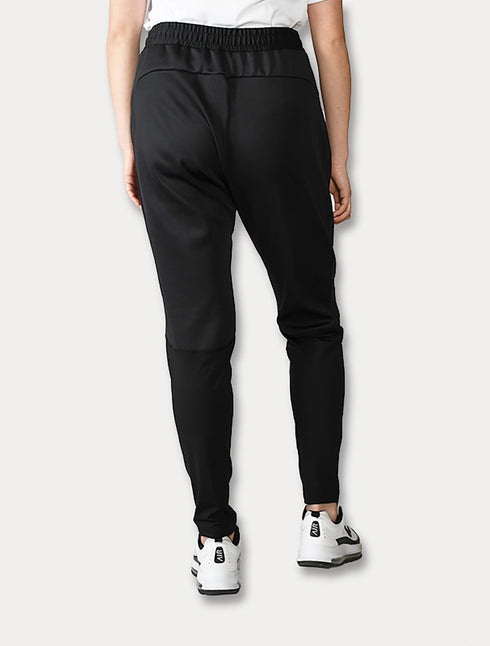 スクアドラ / トレーニングテックフィット・ロングパンツ トレーニング ジャージパンツ ストレッチ メンズ おしゃれ 細身 フィット感 テーパードパンツ スポーツウェア 練習 移動着 服