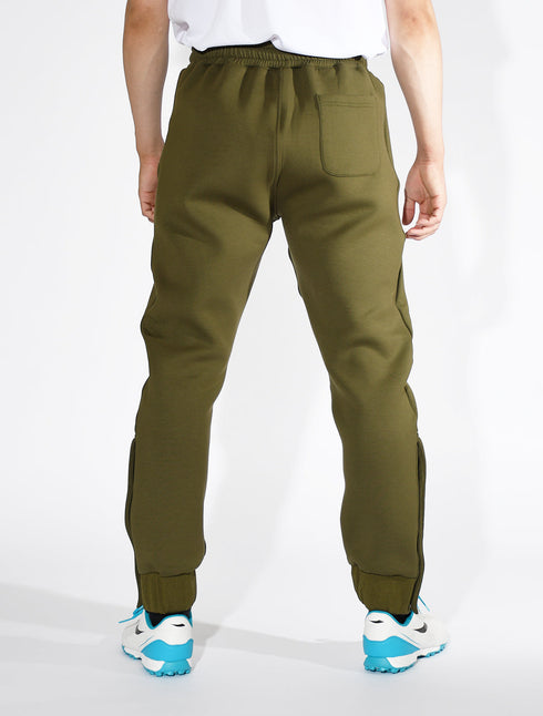 スクアドラ / ダンボールニット・スウェットロングパンツ / 柔らかく伸縮性のあるダンボールニットを使用し、快適な着心地を実現。