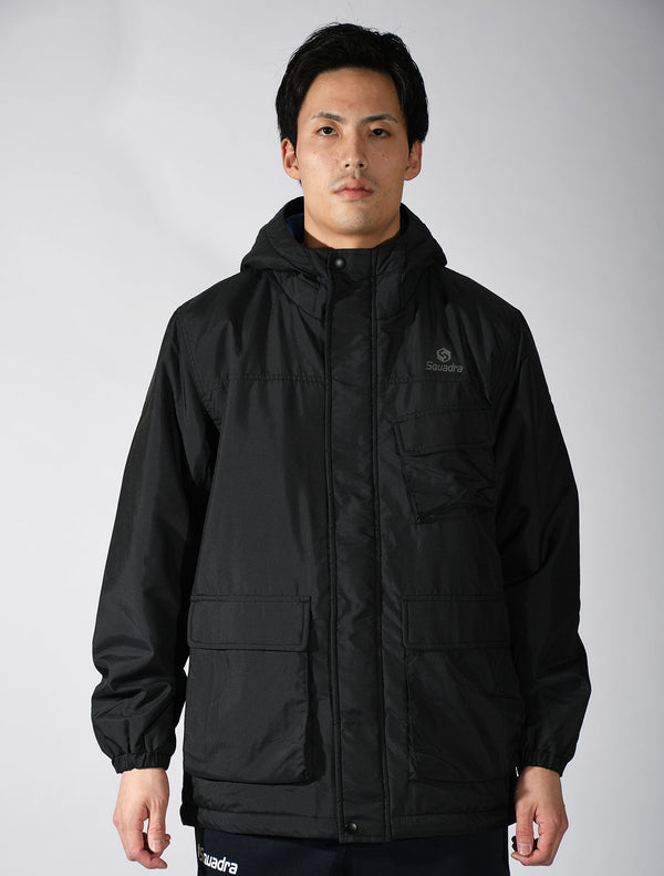 スクアドラ / コーチング中綿フーディハーフコート / ポリエステル100%素材だから、温かいのにしっかり軽い。