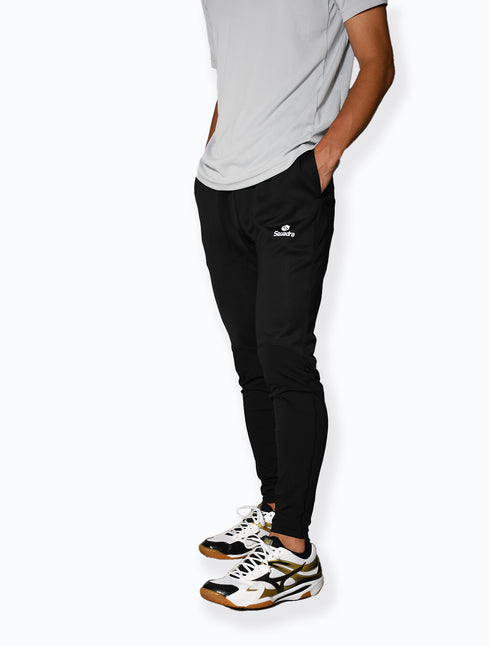 スクアドラ / テックニット・コンプレッショントレーニングロングパンツ / ストレスフリーのストレッチ素材を使用し、アップ時のカラダの動きを妨げません。