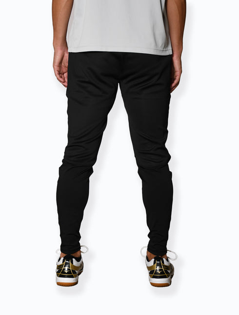 スクアドラ / テックニット・コンプレッショントレーニングロングパンツ / セットアップでの着用も可能なトレーニングロングパンツ。