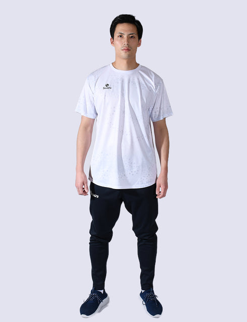 スクアドラ / グラフィック プラクティスシャツ / トレーニングにも移動着にも幅広く使えるデザインプラクティスシャツ。