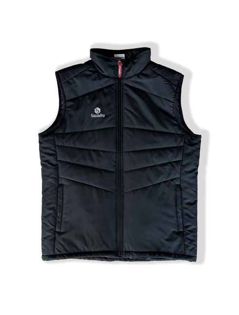 スクアドラ / ウィンター・テックベスト 中綿のベストはスポーツ指導者用のウェアとしても人気。