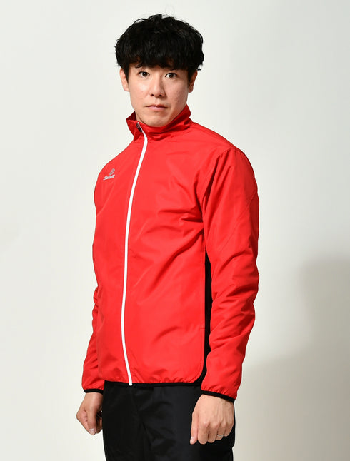 スクアドラ / ウィンドアップジャケット かっこいいスタイリッシュなウィンドアップジャケットを目指し、シルエットにこだわりました。すそや袖口にバインダーを使用することでスマートなシルエットに。