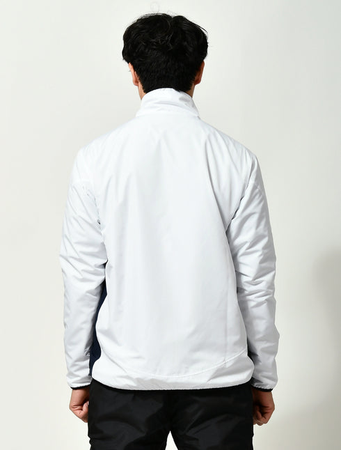 スクアドラ / ウィンドアップジャケット バックスタイル (後ろ姿) もキマるスリムシルエットが特徴的なウィンドブレーカー。