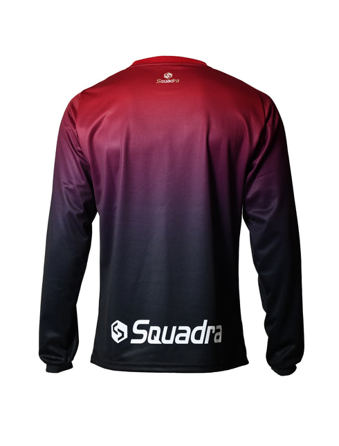 スクアドラ / グラフィックロングスリーブプラクティスシャツ エンジ、ネイビー、ホワイト、グレーベースの4色展開。