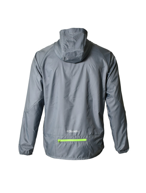 スクアドラ / ライトSQポケッタブル ウィンドシェルジャケット 軽量素材でコンパクトに収納可能なシェルジャケット。