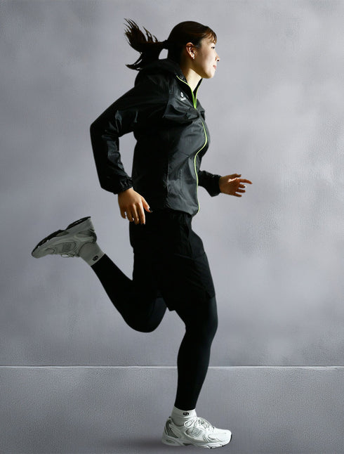 スクアドラ / ライトSQポケッタブルウィンドシェルジャケット / 軽量で防風性に優れたライトSQポケッタブルウィンドシェルジャケット。