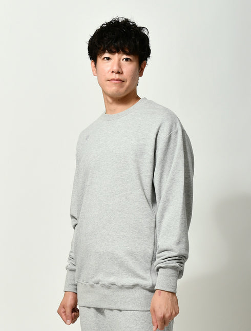 スクアドラ / DRY クルーネックスウェット カラー展開はグレー、ブラック、ネイビーの3色展開。