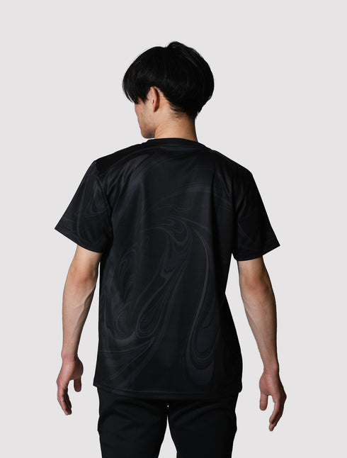 スクアドラ / グラフィック プラクティスシャツ マーブル 半袖のプラクティスシャツ。ブラックカラーでシックに着こなせる。