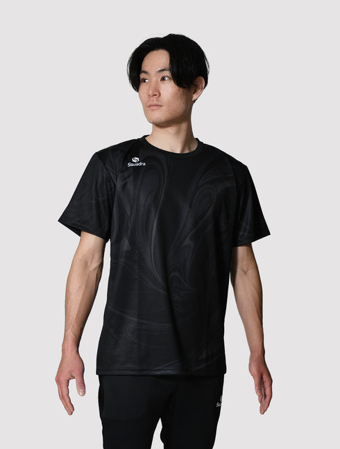 スクアドラ / グラフィック プラクティスシャツ マーブル 昇華プリントで表現した柄が特徴的なTシャツ。