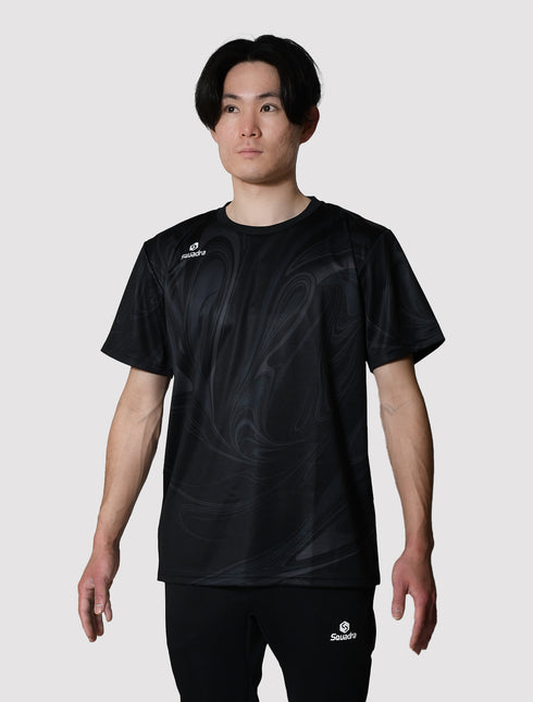 スクアドラ / グラフィック プラクティスシャツ マーブル 軽量で速乾性に優れたプラクティスシャツは、部活やクラブ活動にもぴったり。