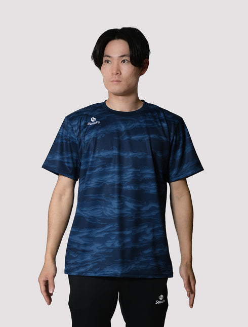 スクアドラ / グラフィック プラクティスシャツ タイガーカモ2 適度に細身のプラクティスシャツはドライ素材で着心地◎。