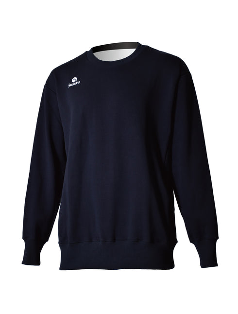 スクアドラ / DRY クルーネックスウェット 胸のロゴは刺繍で高級感のある仕様。シンプルなデザインはシーンレスで合わせやすく。