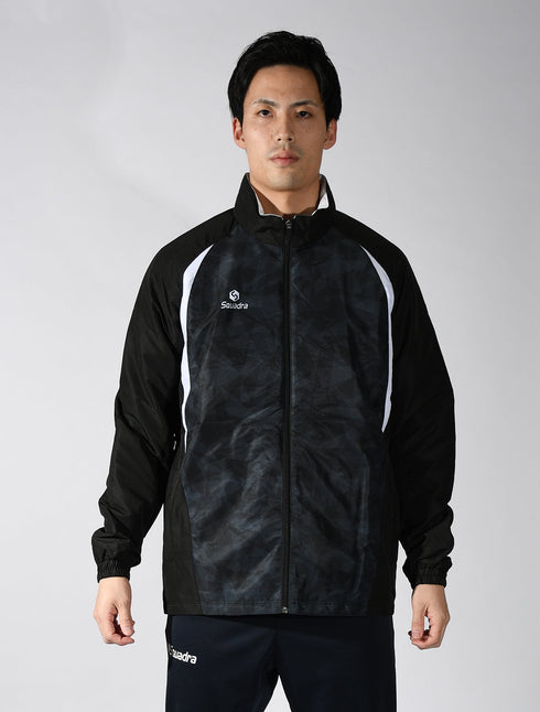 スクアドラ / 中綿キルト・ウィンドブレーカージャケット / ポリエステル100%の生地で、軽さと動きやすさを実現。