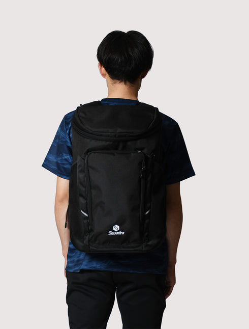 スクアドラ / バックパック (34L) 収納力に優れたバックパックは、小物入れなどが充実。
