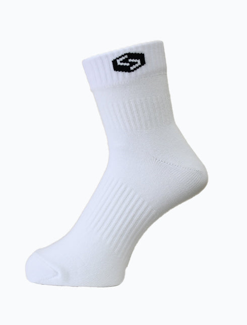 スクアドラ / バレーボール・ショートソックス / タフな素材を採用しており、普段のトレーニングシーンを足元から支えてくれます。