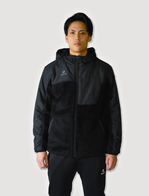 スクアドラ / ボアフリースフーディジャケット / 保温性と防風性を兼ね備え、真冬でも十分に寒さをしのぐことができます。