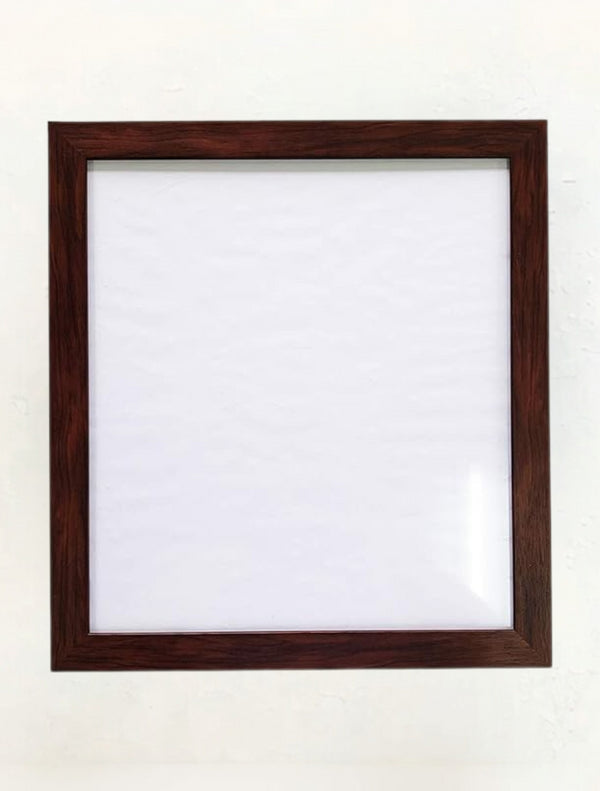 スクアドラ / ユニフォーム専用フレーム / 少し厚手のユニフォームでも額装が可能なフレームです。