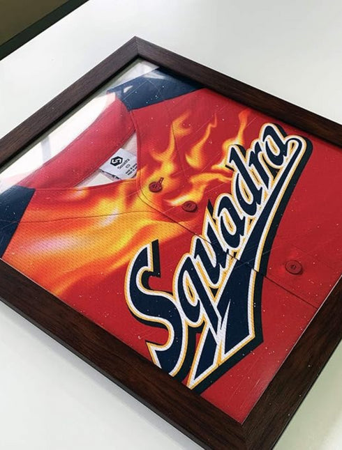 スクアドラ / ユニフォーム専用フレーム / シンプルな形状で扱いやすいオーソドックスな角フレームです。