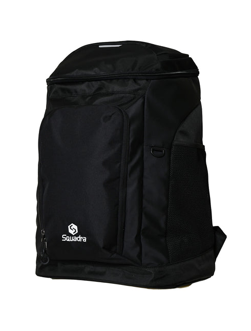 スクアドラ / チームバックパック (44L) 荷物が多い人におすすめな多収納なバックパック。ポケットや小物入れが充実しており、取り出しやすさに優れています。また、雨天時にも使用可能な撥水機能を装備。