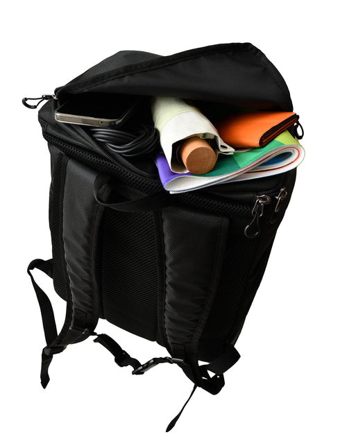 スクアドラ / チームバックパック (44L) 上部や前面のポケットも収納力抜群。